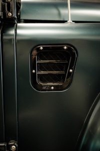 Side air-intake vent set into the dark green wing